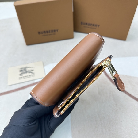バーバリー財布着用イメージ